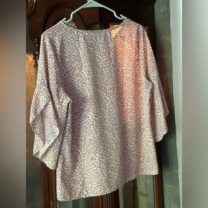 Light weight top with bell sleeves great for spring and summer